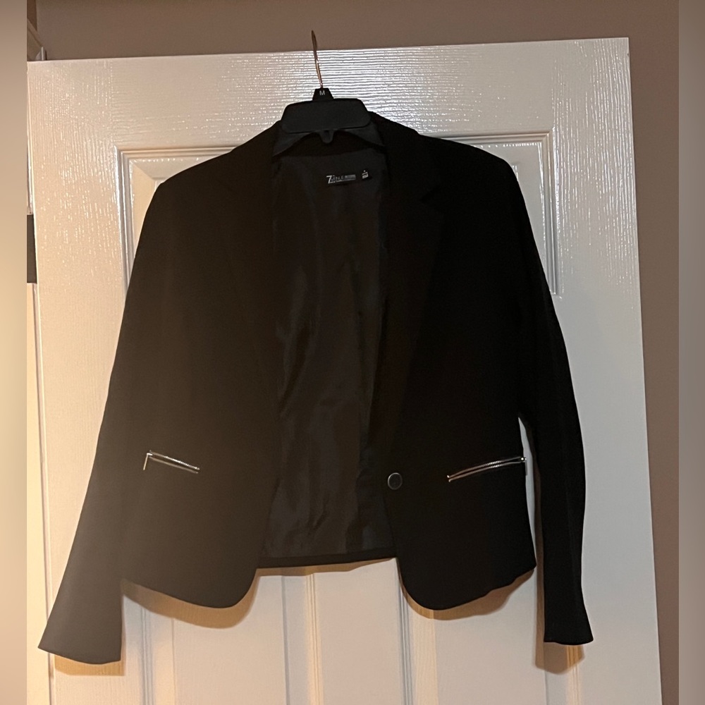 Black Jacket with Useable pockets with zippers